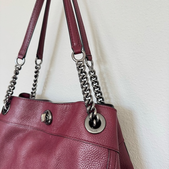 Coach burgundy red boho pose with 3 pockets and chain handle - Picture 8 of 15